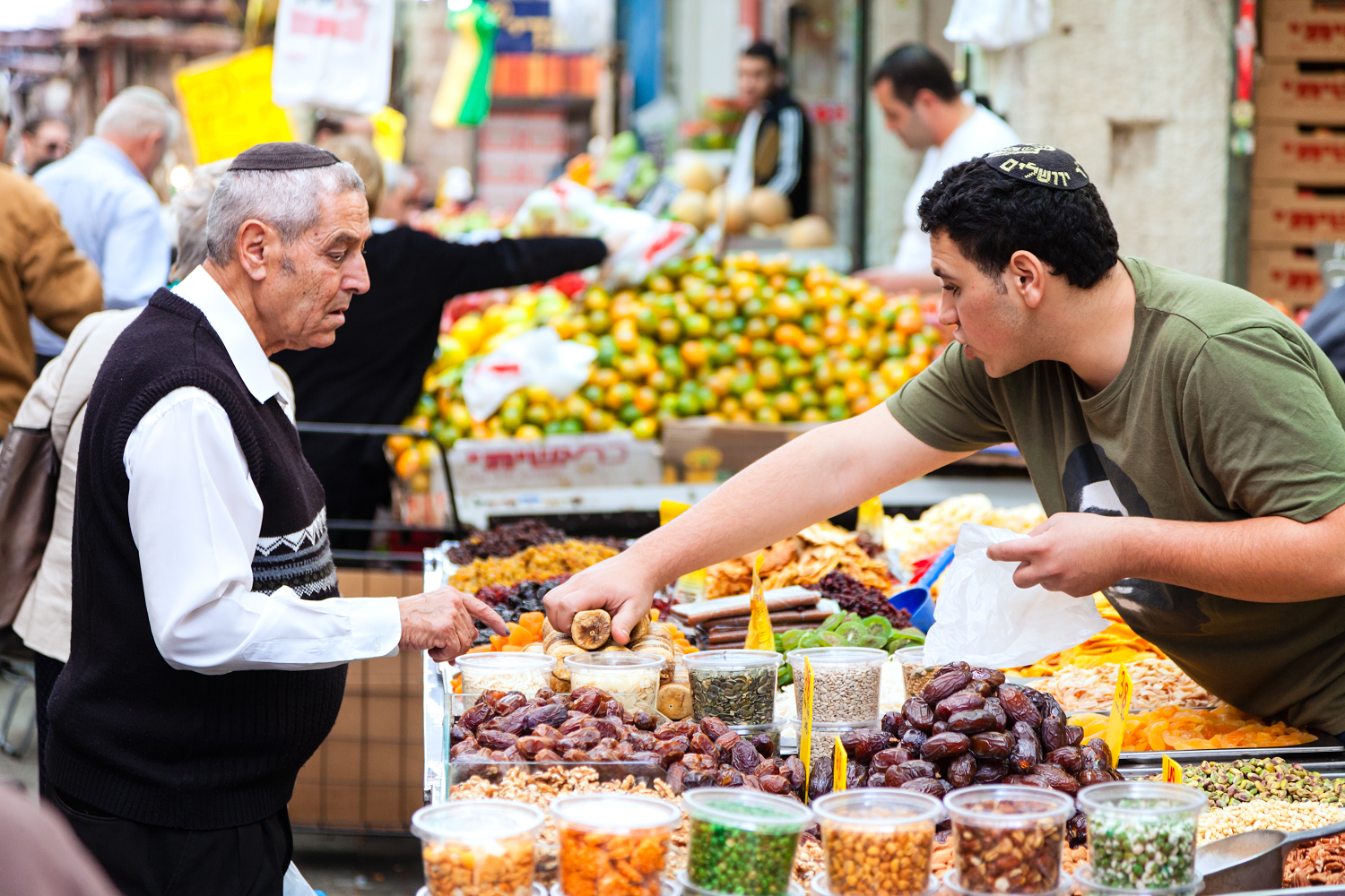 דתיים לאומיים. גוונים רבים לאוכלוסייה גדולה.